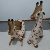 ست زرافه کنار تخت