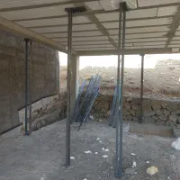 کارگر و ور دست جوشکار و نبشی کش ساختمان