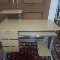 میز کامپیوتر سالم وتمیز