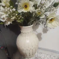 گلدان با گل