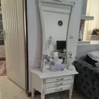جاکفشی و میز کنسول سالم و تمیز