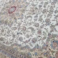 رو فرشی زمینه کرم دورو