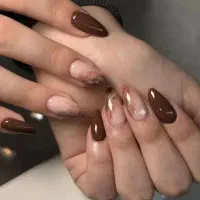 دستیار ناخن کار