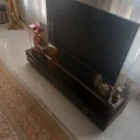 تلویزیون سونی ۴۰ اینچ با میز تلویزیون