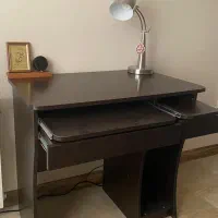 میز تحریر و کامپیوتر