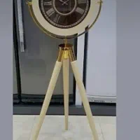 ساعت ۳ پایه ایستاده