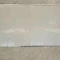 دو عدد تخته وایت برد  و یک عدد میز معلم
