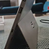 surface  6 دست دوم