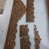 کتیبه ی پرده ، قرنیز