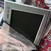 کامپیوتر و میز