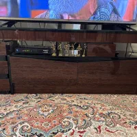 میز تلویزیون ، گلدان برنز ، بوفه چوبی