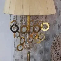 آباژور ایستاده