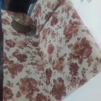 سه صندلی چوبی