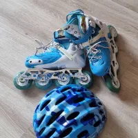 کفش اسکیت و کلاه ایمنی