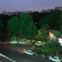مشرف به پارک ۱۸۳ متر  ( امکان تبدیل به دو واحد )