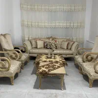 مبل نئوکلاسیک به همراه پرده و روکش