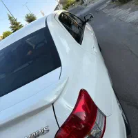 یاریس بی رنگ