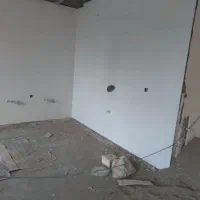 کارگر کاشی‌کاری ساعت ۸ تا ۶ بعد از ظهر