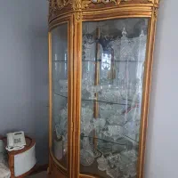 ویترین 4 طبقه، شیشه خم