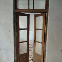 در گنجه‌چوبی