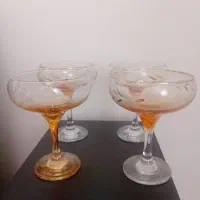 ۴عددگیلاس خوری