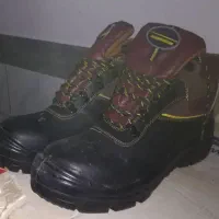 کفش ایمنی تبریز  نونو سایز ۴۳ اصلا استفاده نشده