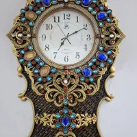 ساعت دیواری طلایی
