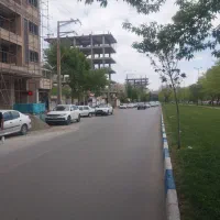 مغازه-بر-خیابان-تجاری-فوق-العاده-پر-تردد