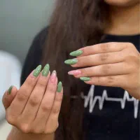 کاشت و ترمیم ناخن با تخفیف عالی