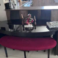 میز ناهارخوری ۸ نفره با ۲ صندلی چرم