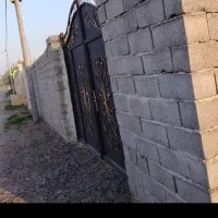زمین دور دیوار.بوستان