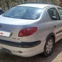 یک دستگاه خودروی ۲۰۶ sd