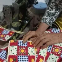 خاک پاتونم کوچیکتونم گرفتارم دستگیره دارم