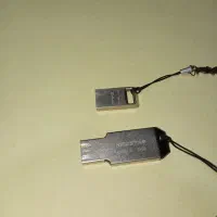 دو عدد فلش ۳۲ و ۶۴
