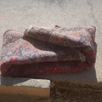یک فرش فروشی هست