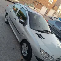 یک دستگاه پژو 206 sd