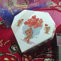 جعبه و عروسک ولنتاین بفروش میرسد