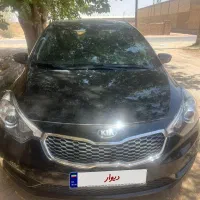 سراتو ۲۰۱۵ بی رنگ