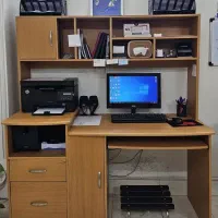 میز کامپیوتر و کتابخانه