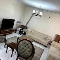 مبل راحتی 8 نفره در حد نو به همراه عسلی