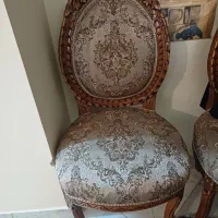 ۲عدد صندلی میزبان چوب گردو در حد نو