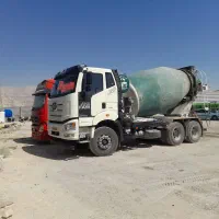 کامیون میکسرحمل بتن آماده به کار