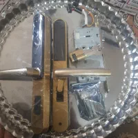 دستگیر وقفل درب هوشمندی