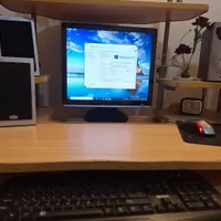 کامپیوتر dell کامل بهمراه میز