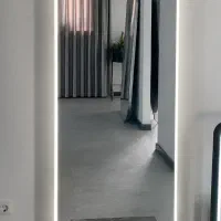 آینه قدی با پایه سنگ