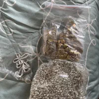 مقداری مهره سنگی و فلزی برای دستبند و گردن بند