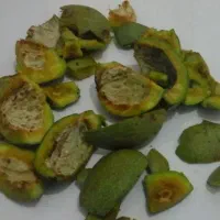 خریدارپوست گردوی سبز هستم
