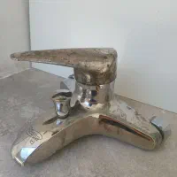 شیر اهرمی حمام و دوتا سبد دست باف