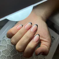 خدمات کاشت ناخن قیمت مناسب