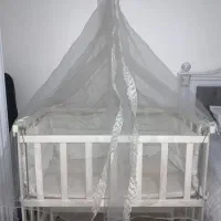 تخت کنار مادر